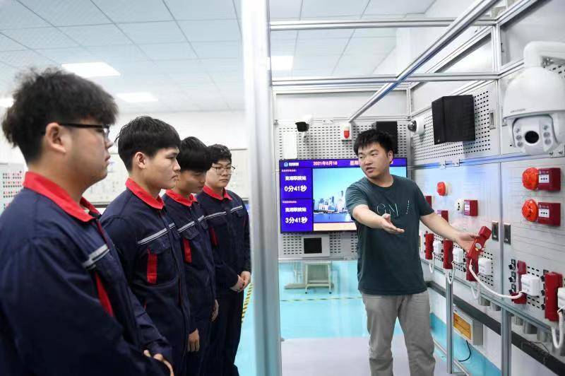 大力發展職業教育 服務經濟高質量發展